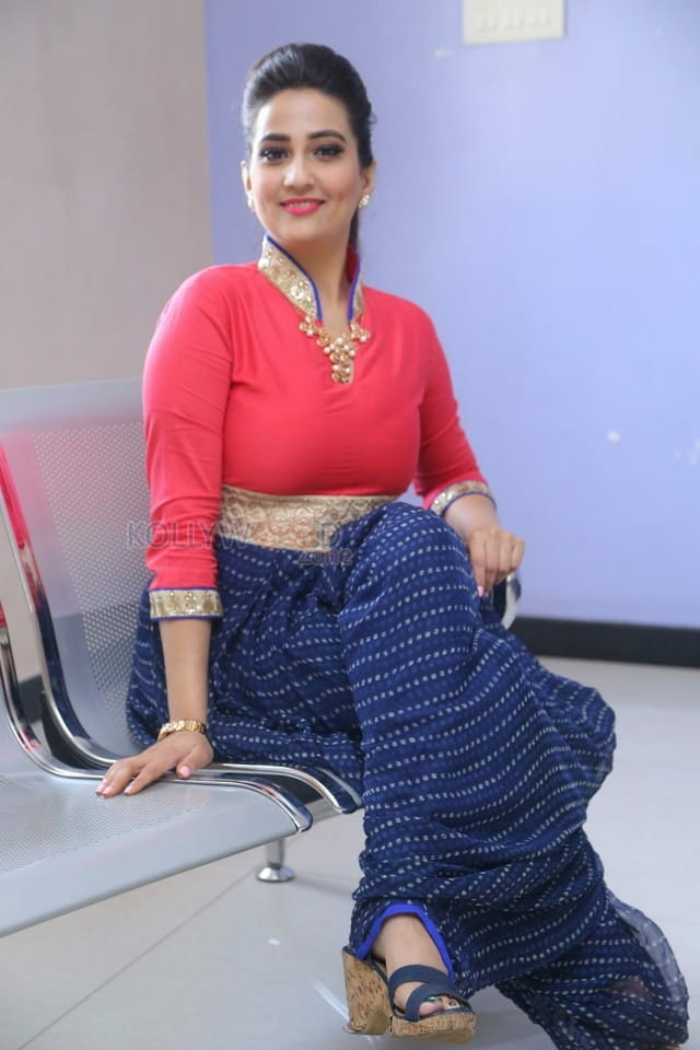 Telugu Anchor Manjusha Photos