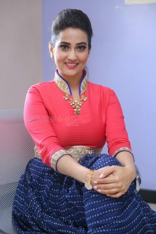 Telugu Anchor Manjusha Photos