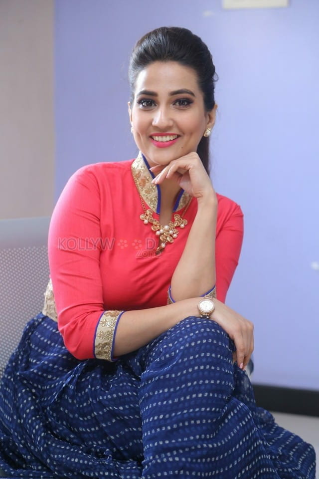 Telugu Anchor Manjusha Photos