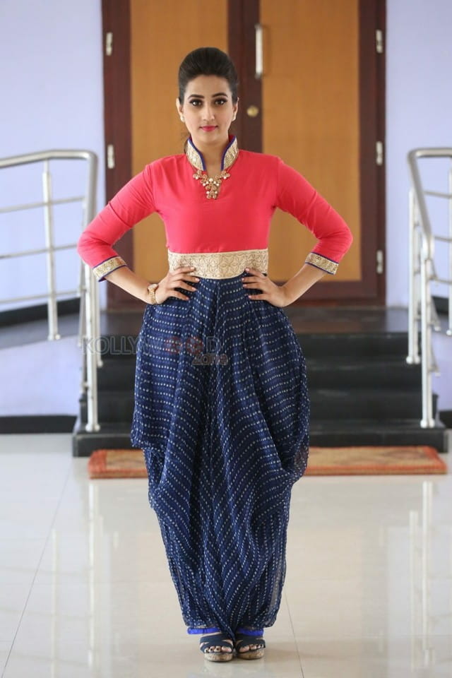 Telugu Anchor Manjusha Photos