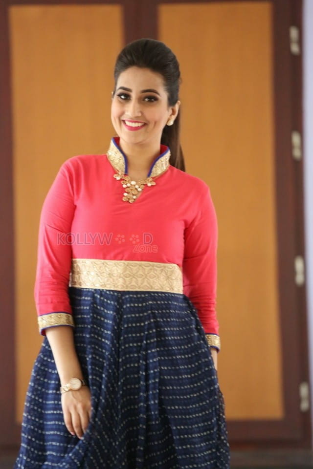 Telugu Anchor Manjusha Photos