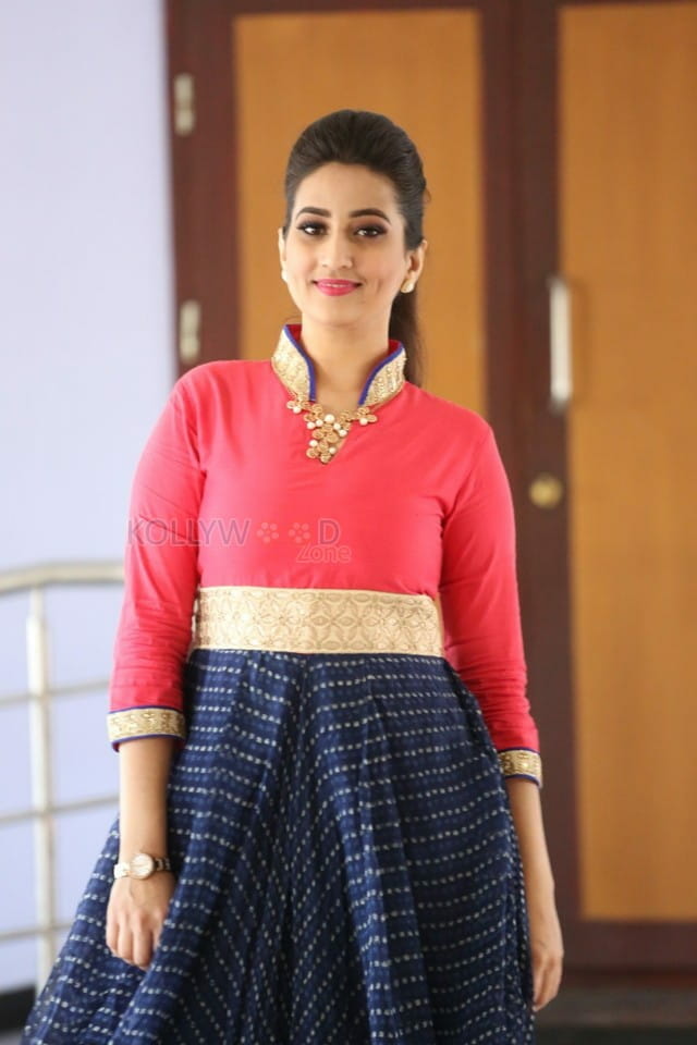 Telugu Anchor Manjusha Photos