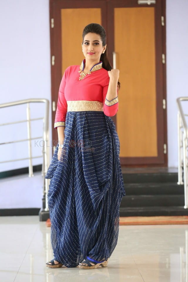 Telugu Anchor Manjusha Photos