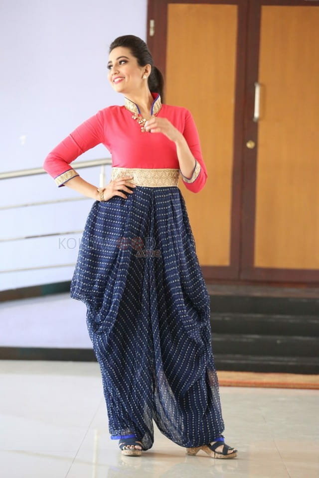 Telugu Anchor Manjusha Photos