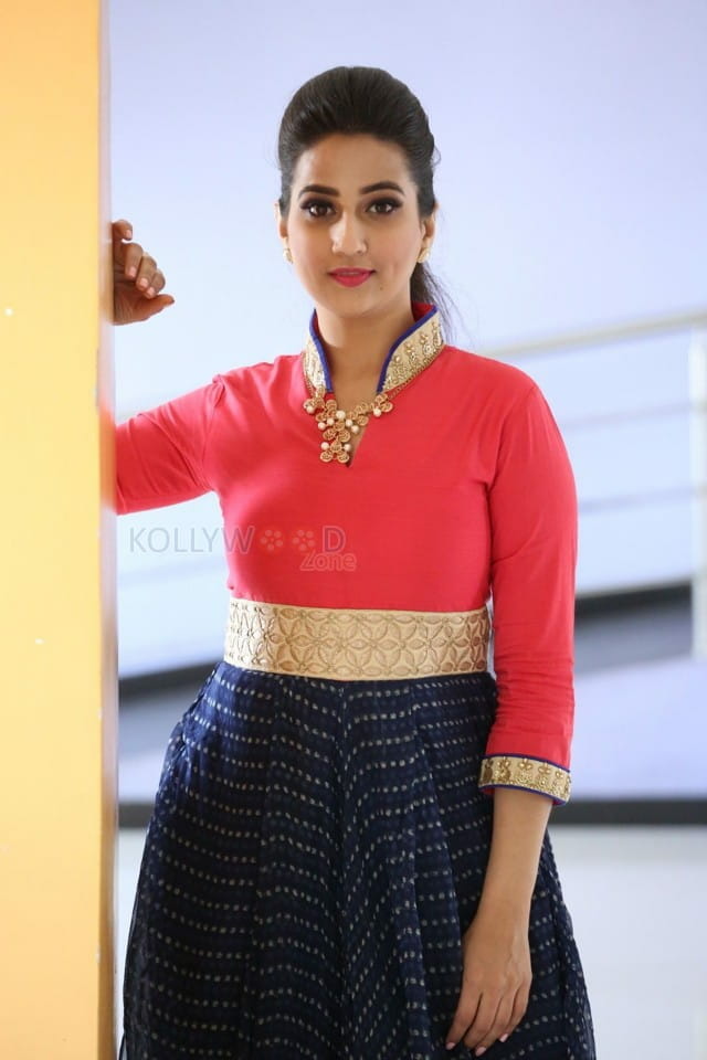 Telugu Anchor Manjusha Photos