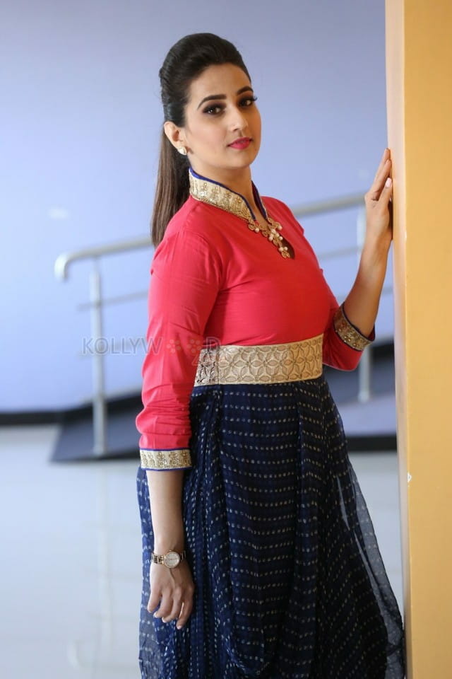 Telugu Anchor Manjusha Photos