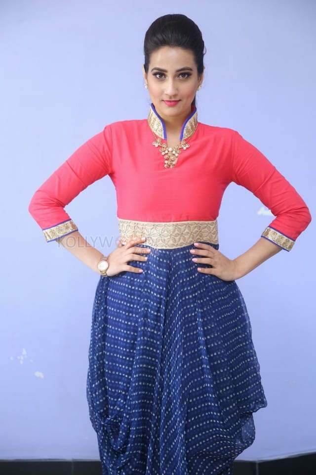 Telugu Anchor Manjusha Photos