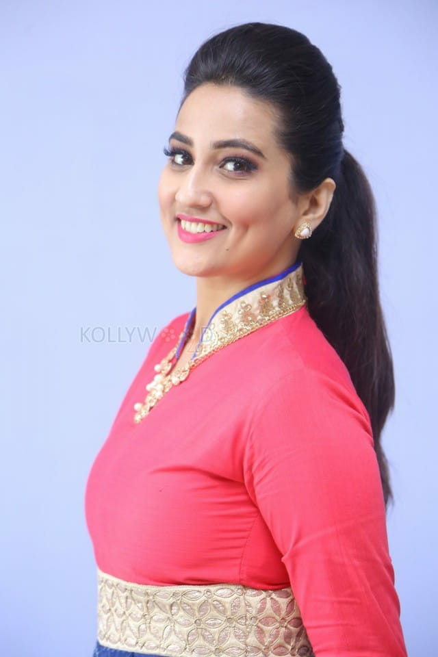 Telugu Anchor Manjusha Photos