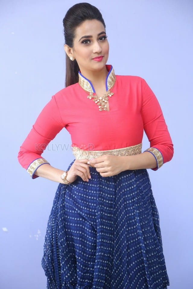 Telugu Anchor Manjusha Photos