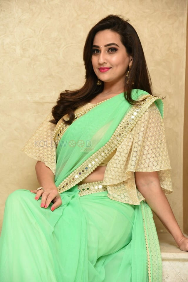 Telugu Anchor Manjusha Pictures