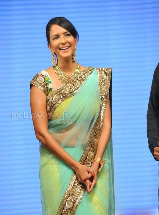 Tolly Actress Manchu Lakshmi Sexy Saree Pictures