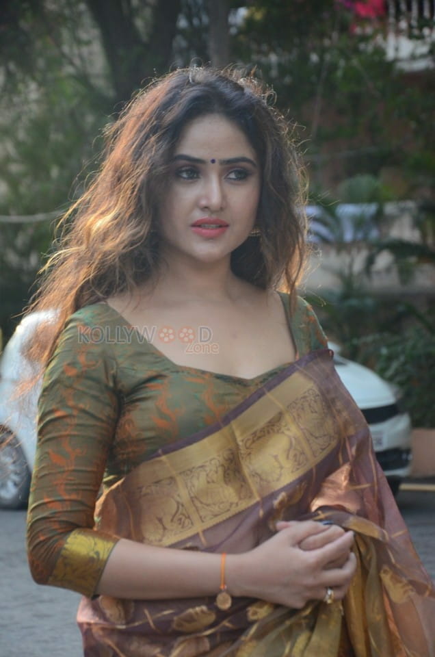 Tollywood Actress Sony Charista Saree Photoshoot Pictures