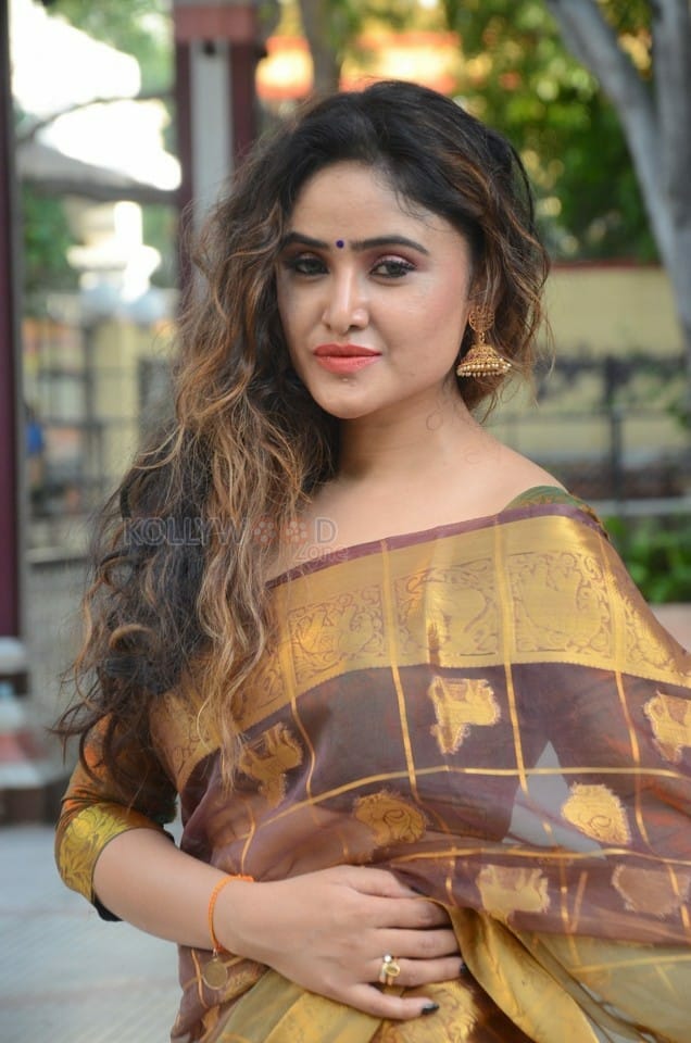 Tollywood Actress Sony Charista Saree Photoshoot Pictures