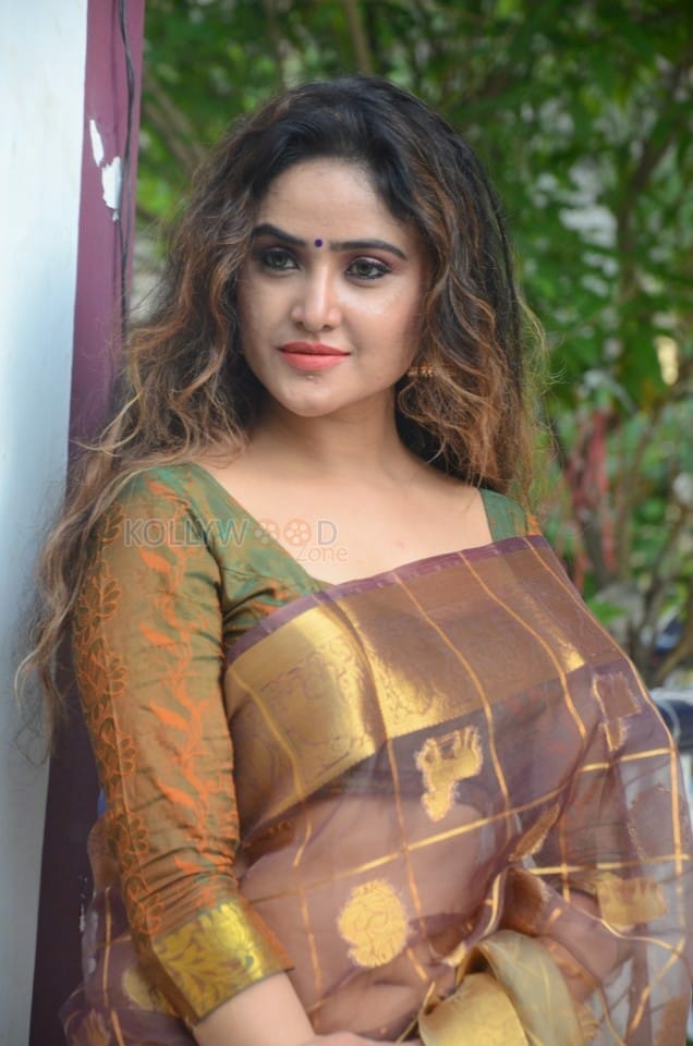 Tollywood Actress Sony Charista Saree Photoshoot Pictures