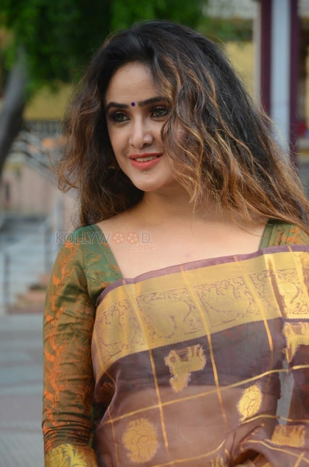 Tollywood Actress Sony Charista Saree Photoshoot Pictures