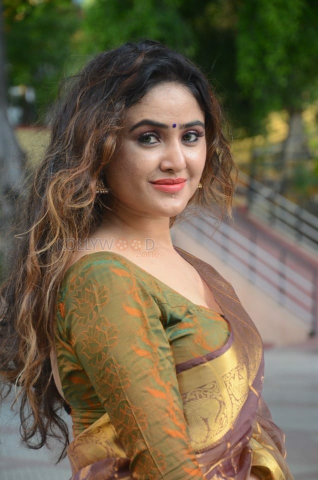 Tollywood Actress Sony Charista Saree Photoshoot Pictures