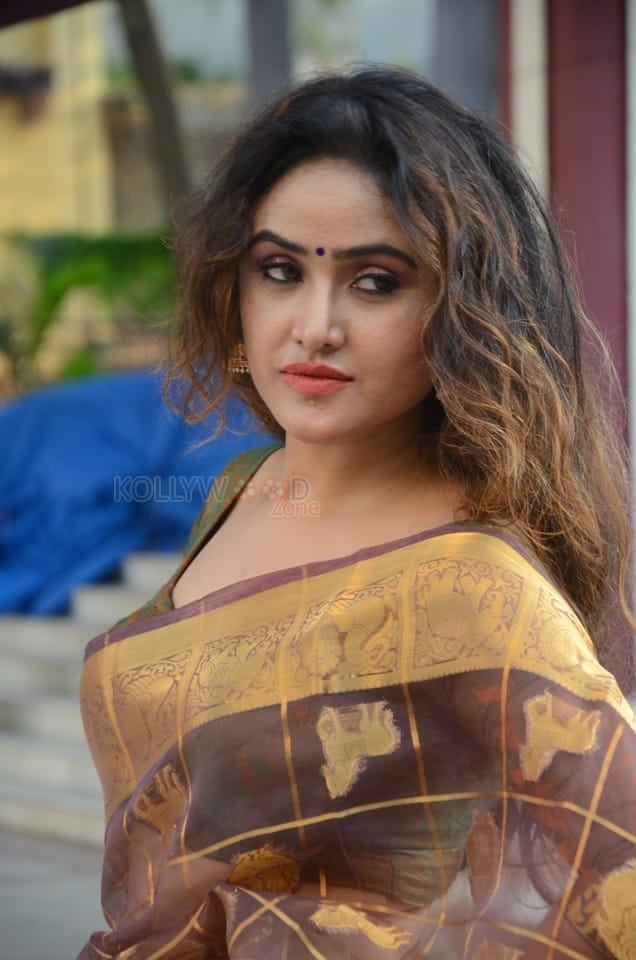 Tollywood Actress Sony Charista Saree Photoshoot Pictures