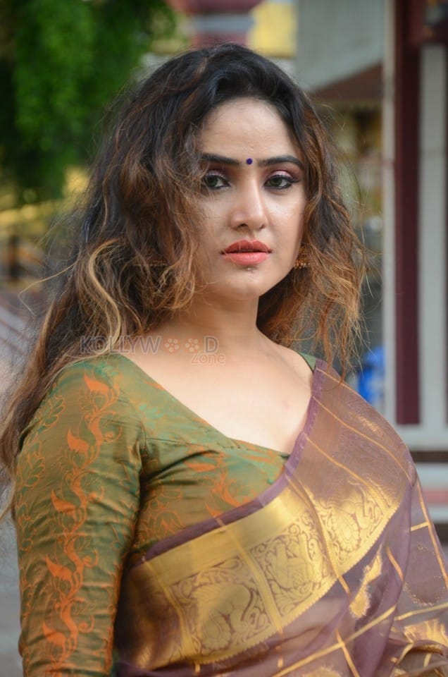 Tollywood Actress Sony Charista Saree Photoshoot Pictures