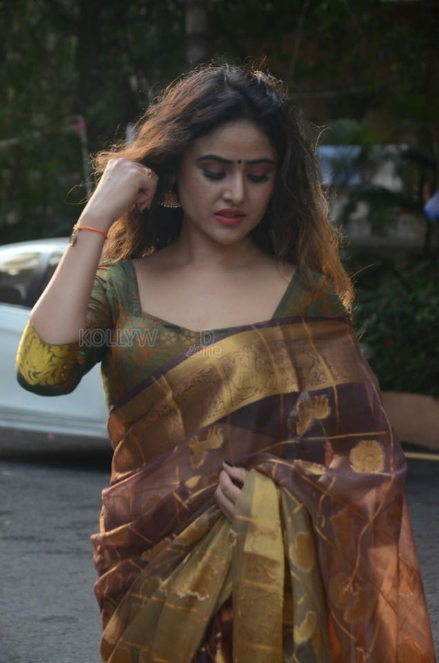 Tollywood Actress Sony Charista Saree Photoshoot Pictures