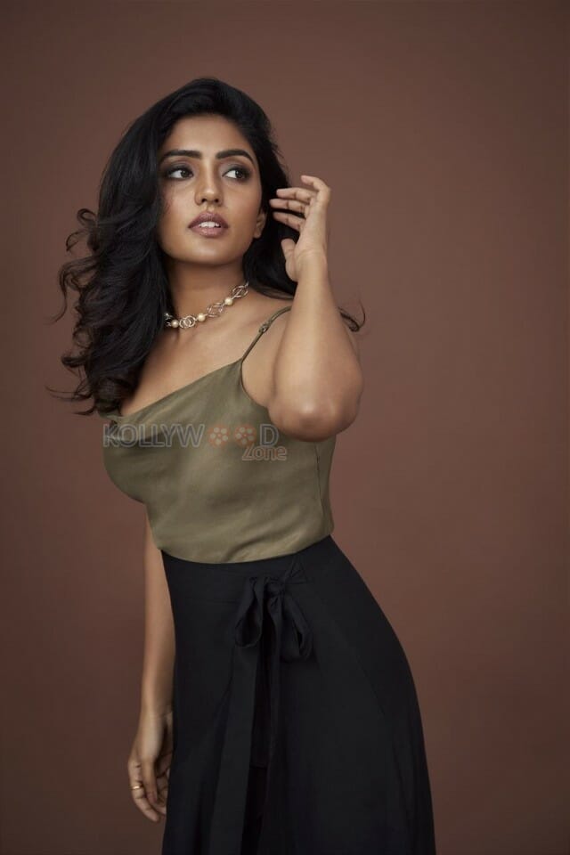 3 Roses Web Series Actress Eesha Rebba Pictures 03