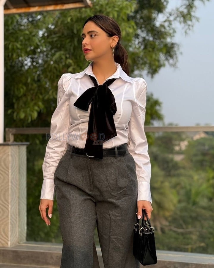 Aamna Sharif in a White Formal Shirt with Grey Trouser and Black Tie Photos 03