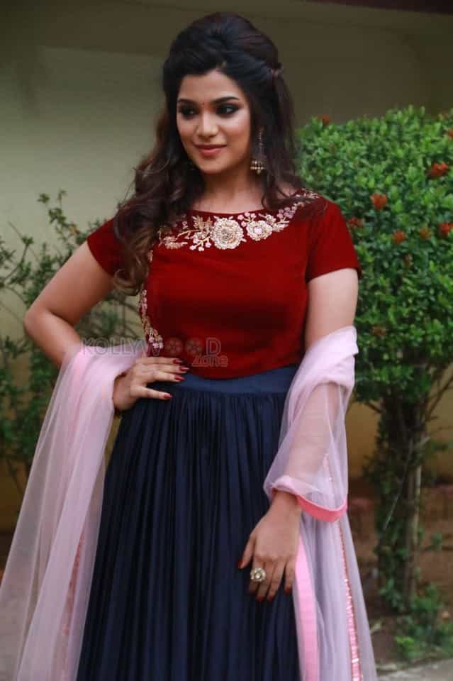 Actress Aathmika Photos