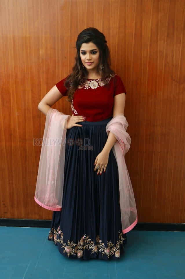 Actress Aathmika Photos