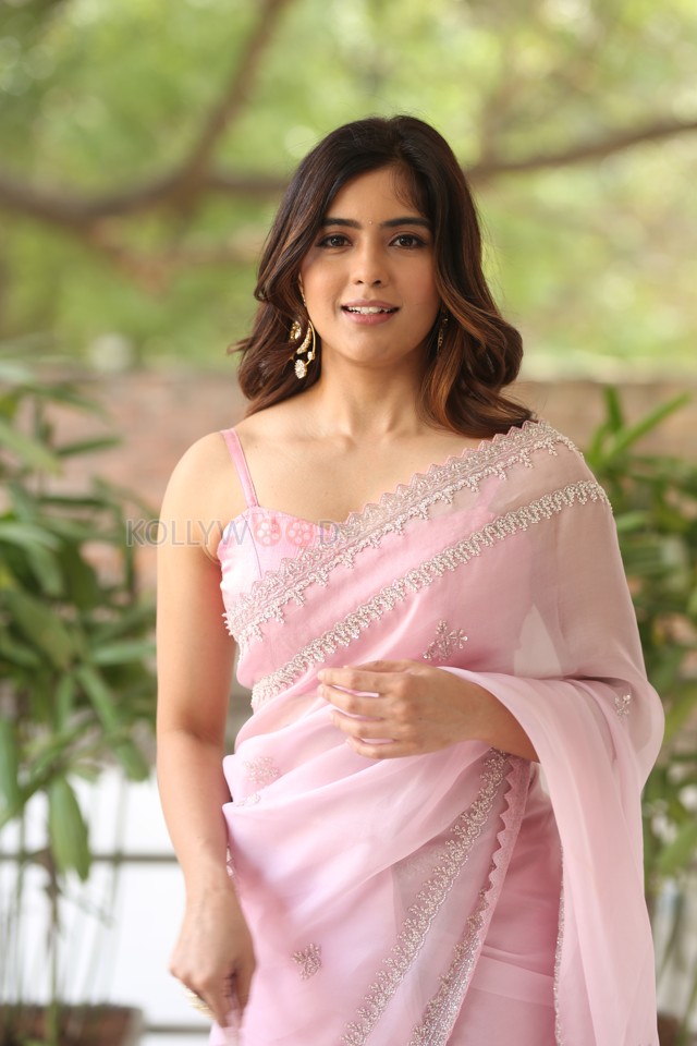 Actress Amritha Aiyer at Bachhala Malli Movie Interview Photos 13