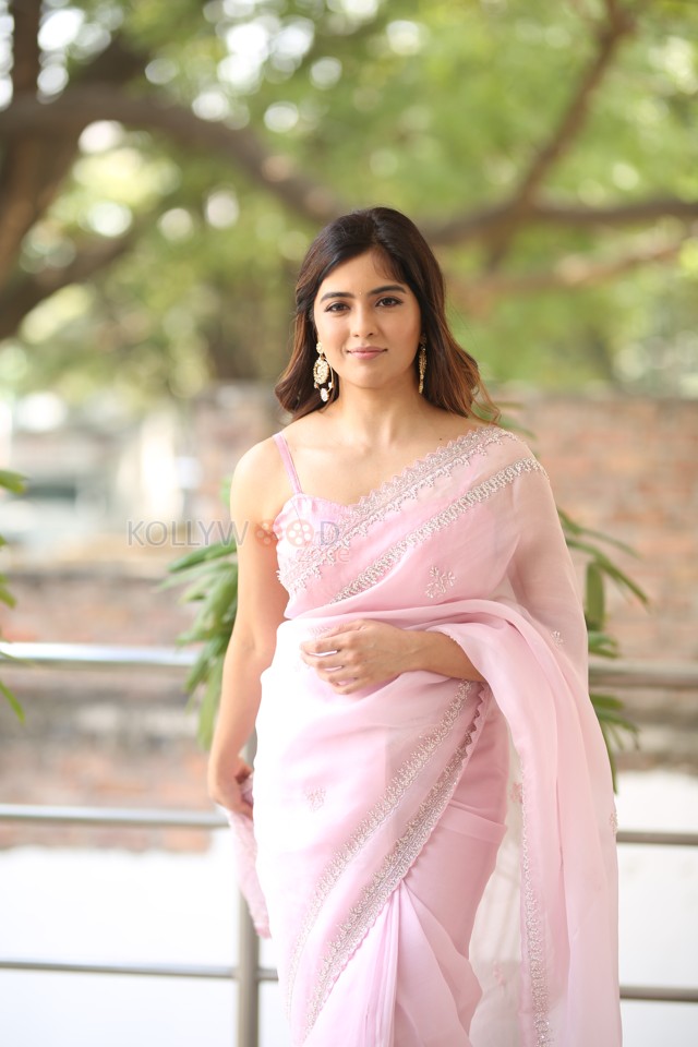 Actress Amritha Aiyer at Bachhala Malli Movie Interview Photos 21