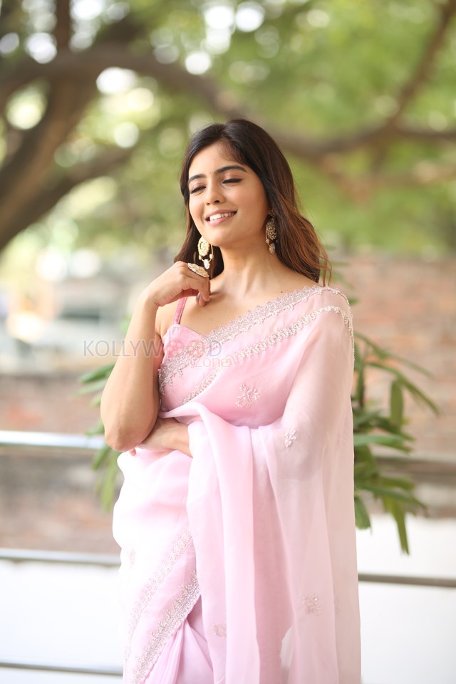 Actress Amritha Aiyer at Bachhala Malli Movie Interview Photos 26