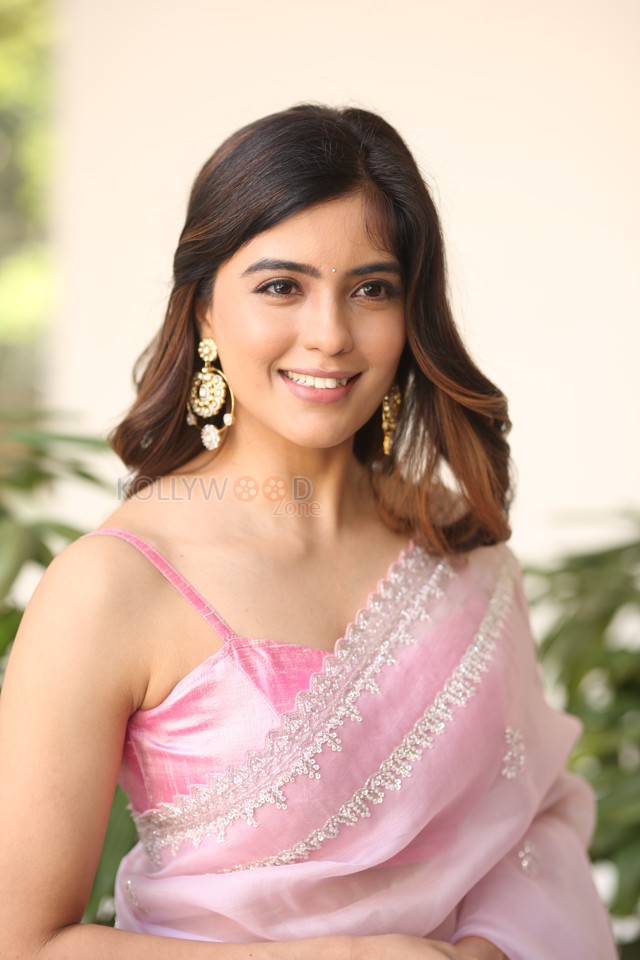 Actress Amritha Aiyer at Bachhala Malli Movie Interview Photos 38