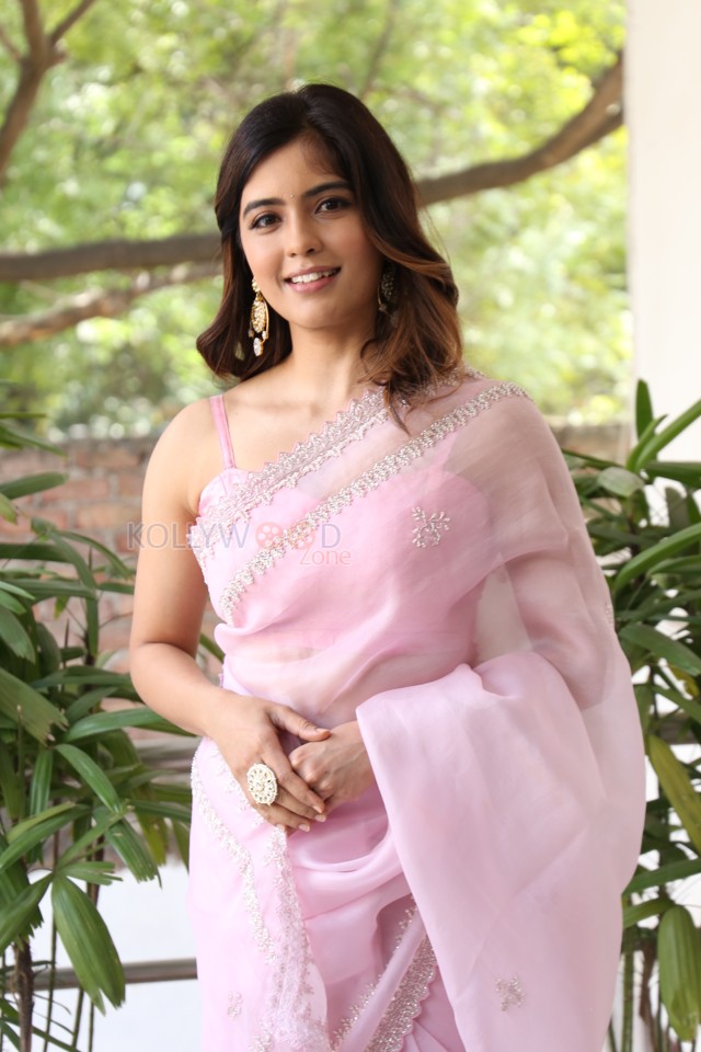 Actress Amritha Aiyer at Bachhala Malli Movie Interview Photos 57