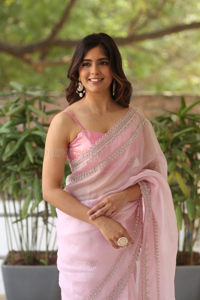 Actress Amritha Aiyer at Bachhala Malli Movie Interview Photos 72