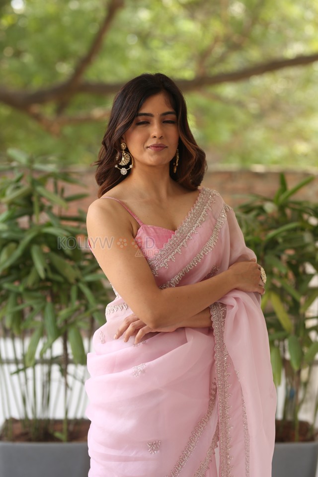 Actress Amritha Aiyer at Bachhala Malli Movie Interview Photos 73