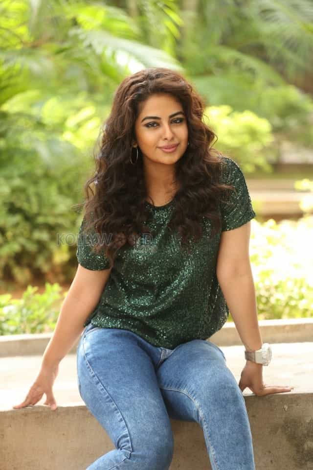 Actress Avika Gor At Raju Gari Gadhi Interview Stills