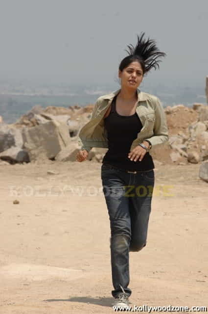 Actress Bindu Madhavi Images