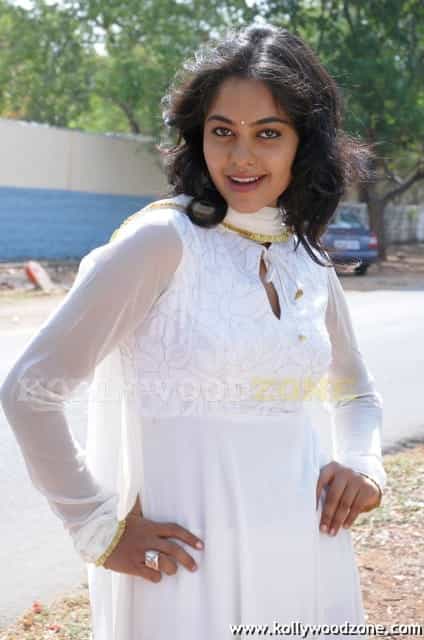 Actress Bindu Madhavi Images