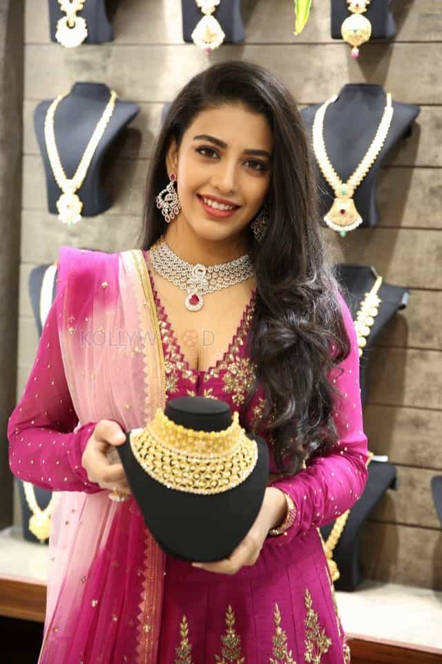 Actress Daksha Nagarkar At Malabar Gold Diamonds Artistry Branded Jewellery Show Photos