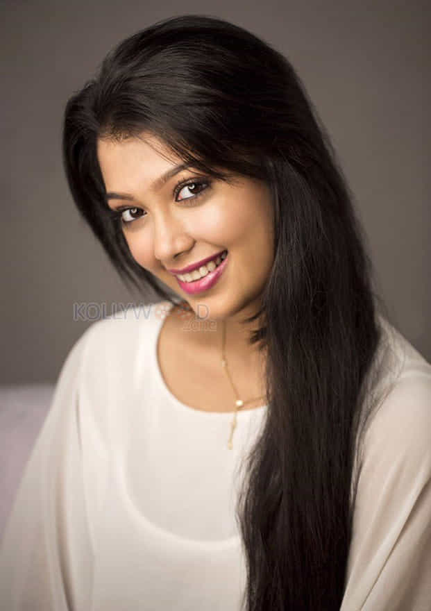 Actress Digangana Suryavanshi Pictures