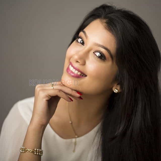 Actress Digangana Suryavanshi Pictures