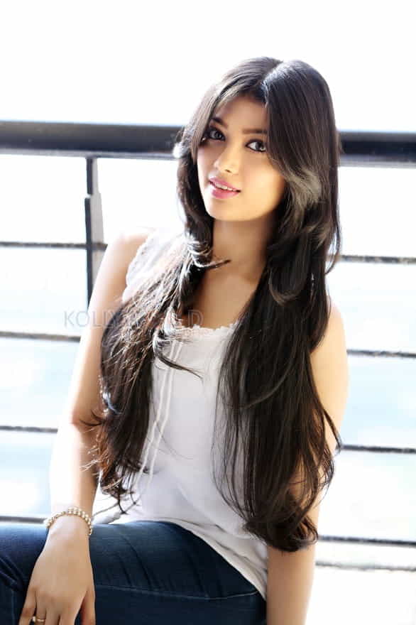 Actress Digangana Suryavanshi Pictures