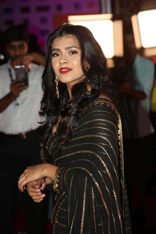 Actress Heeba Patel At Zee Telugu Bullitera Awards Photos