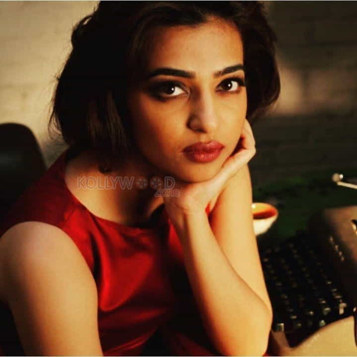 Actress Radhika Apte Hot Sexy Pictures