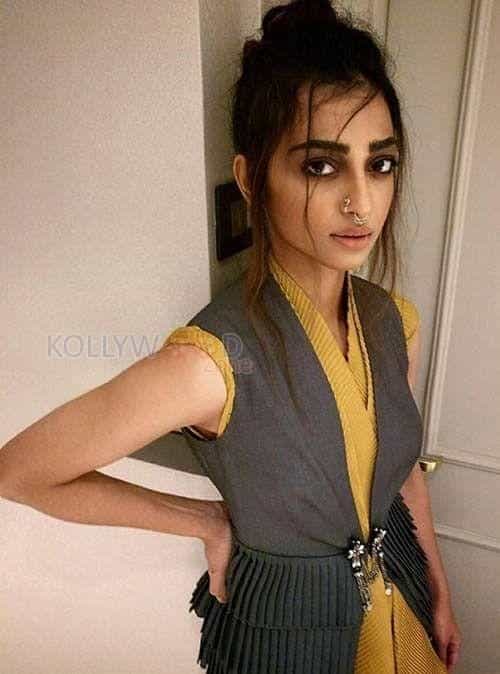 Actress Radhika Apte Hot Sexy Pictures