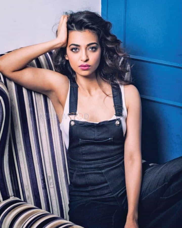 Actress Radhika Apte Hot Sexy Pictures