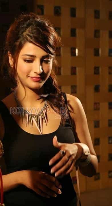 Actress Shruthi Hassan Sexy Photos