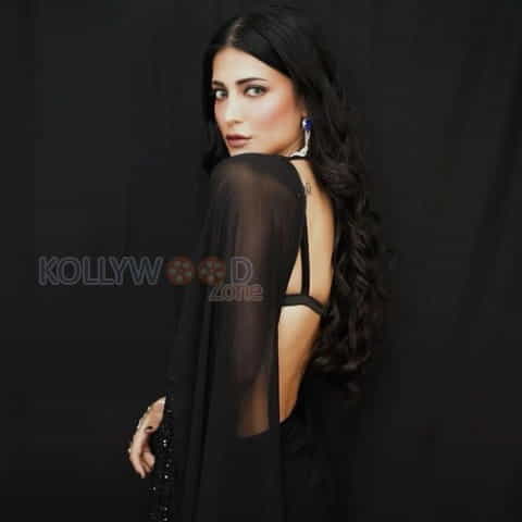 Actress Shruti Haasan Black Saree Pictures