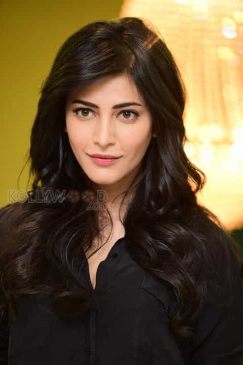 Actress Shruti Haasan New Photos