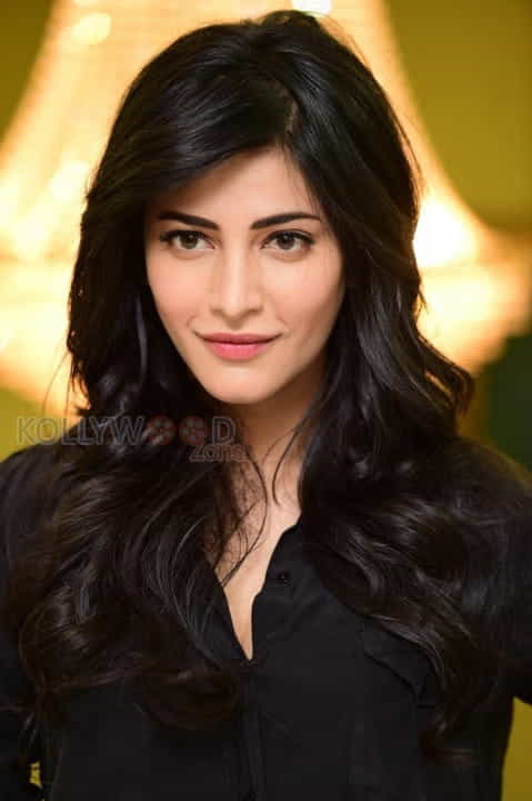 Actress Shruti Haasan New Photos