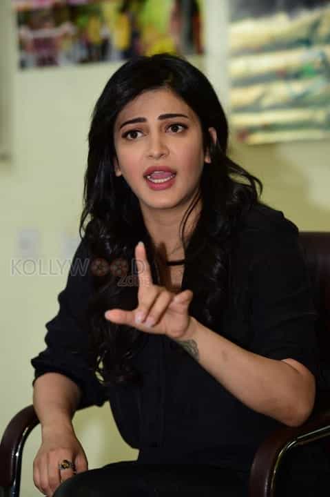 Actress Shruti Haasan New Photos